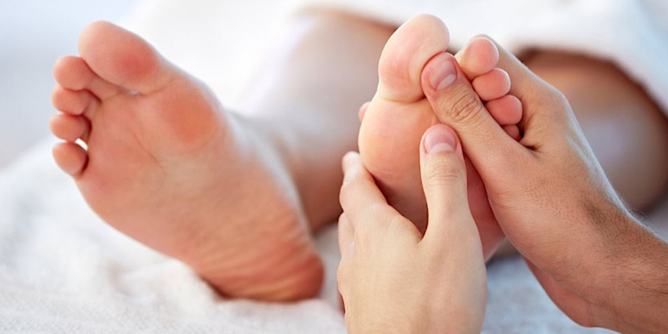 Massaggio plantare e controllo posturale nell’instabilità cronica dopo la distorsione della caviglia